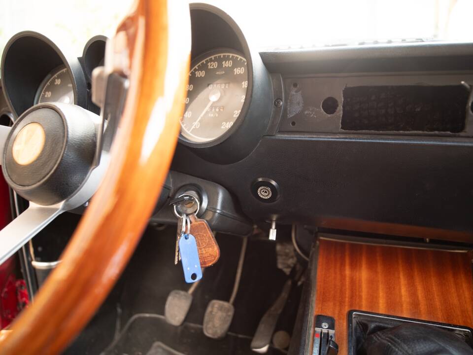 Image 21/28 of Alfa Romeo 2000 GT Veloce (1972)