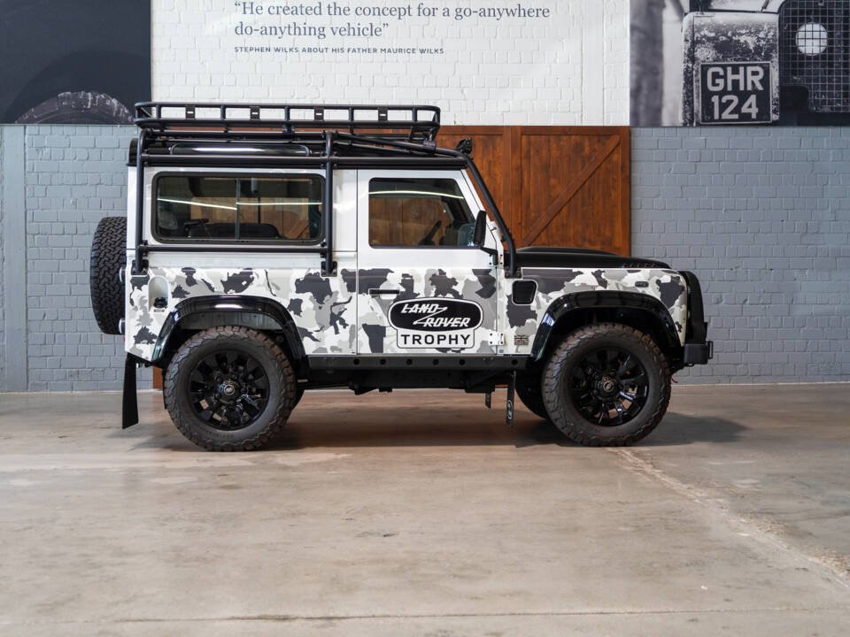 Bild 2/30 von Land Rover Defender 90 Works V8 (2012)
