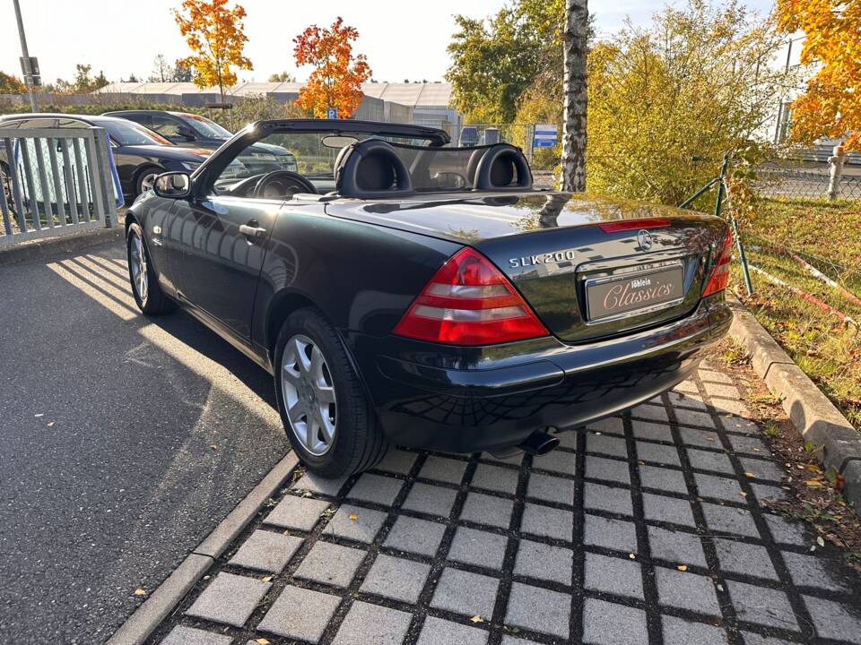 Image 34/49 de Mercedes-Benz SLK 200 (1998)