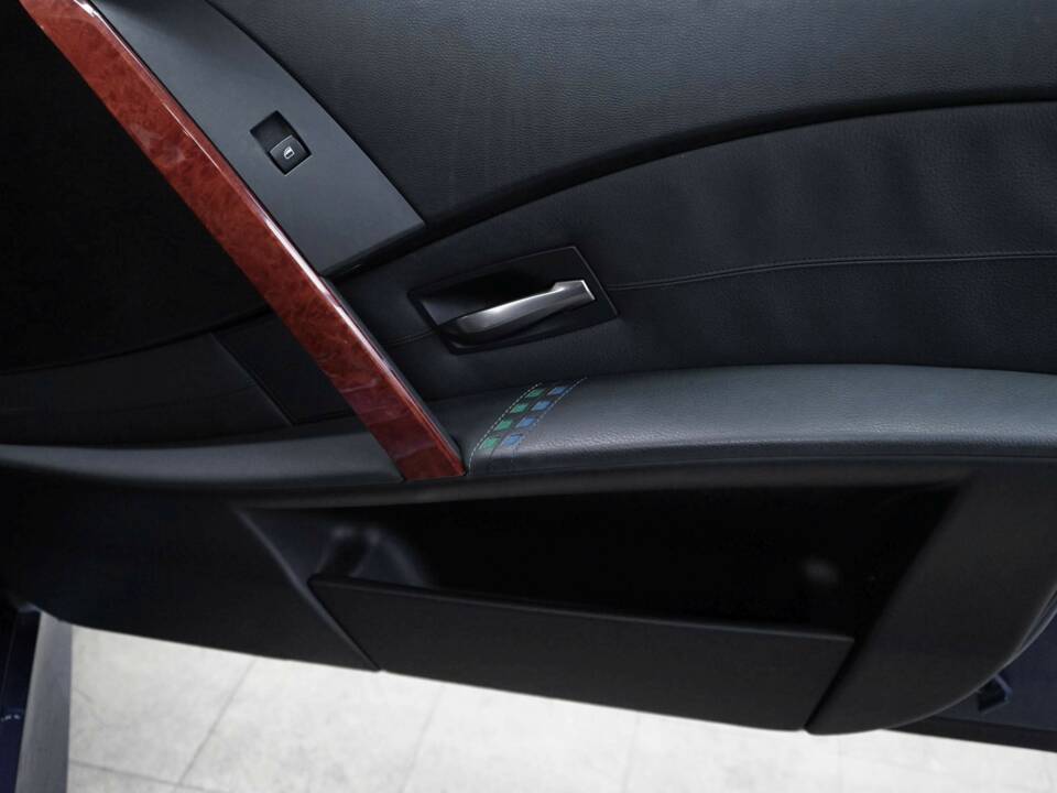 Image 19/45 of ALPINA B5 (2005)