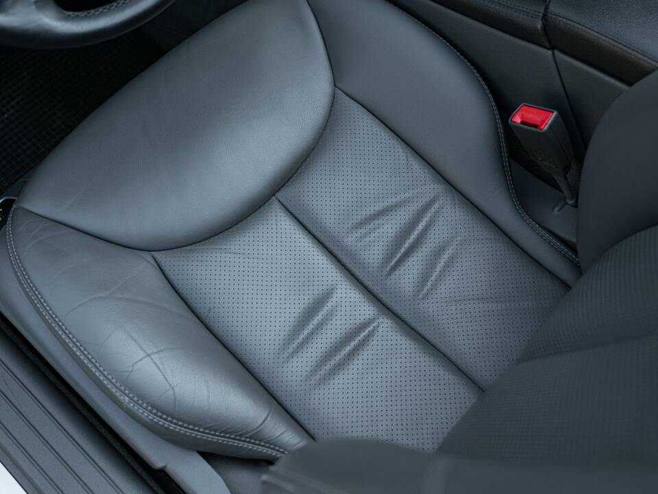 Image 43/50 of Mercedes-Benz SL 350 (2005)
