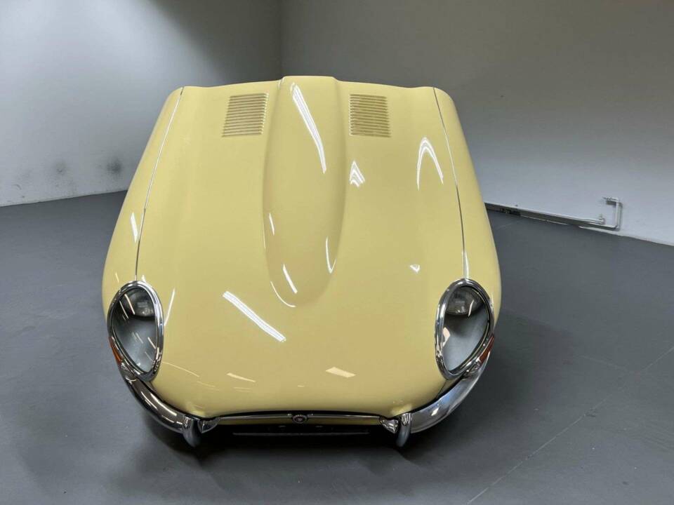 Image 6/22 de Jaguar Type E 4.2 (1965)