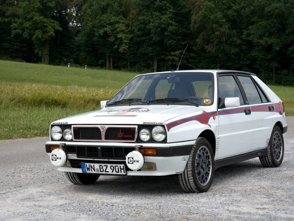 Image 2/47 of Lancia Delta HF Integrale (1988)
