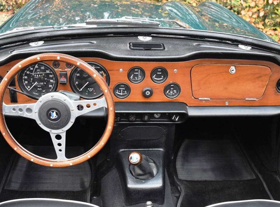 Image 17/29 of Triumph TR 5 PI (1968)