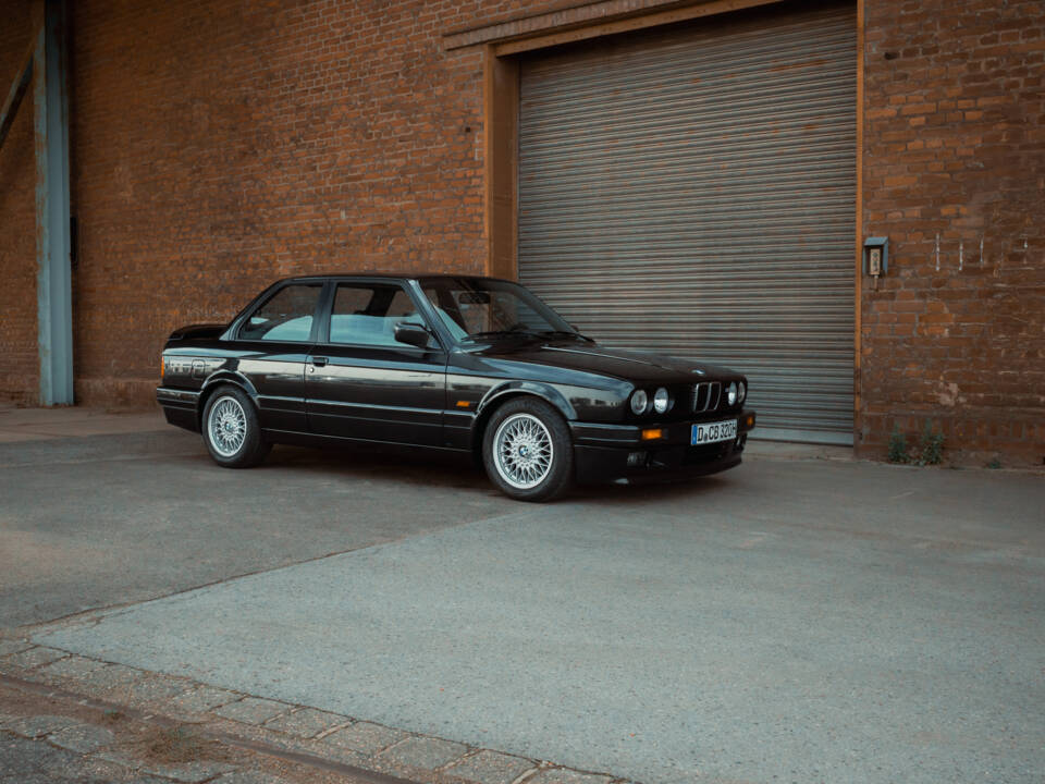 Image 20/42 of BMW 320is (1989)