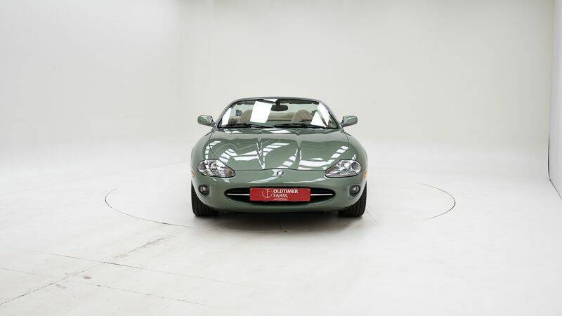 Image 8/15 of Jaguar XK8 4.0 (2000)