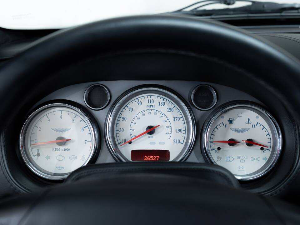 Image 13/31 de Aston Martin V12 Vanquish (2004)