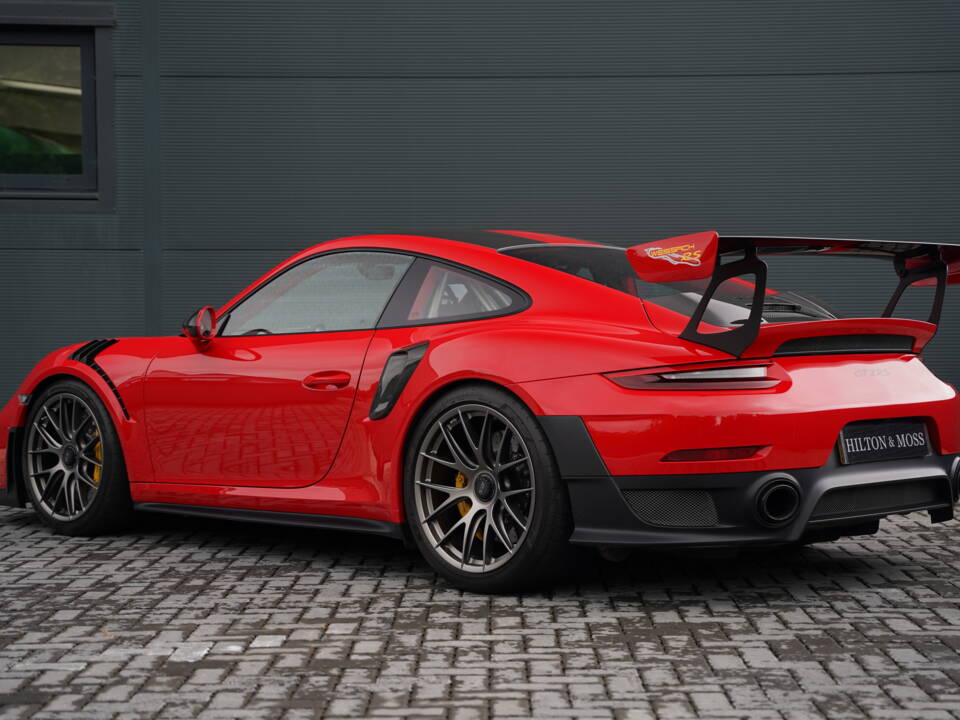 Afbeelding 2/50 van Porsche 911 GT2 RS Weissach (2018)