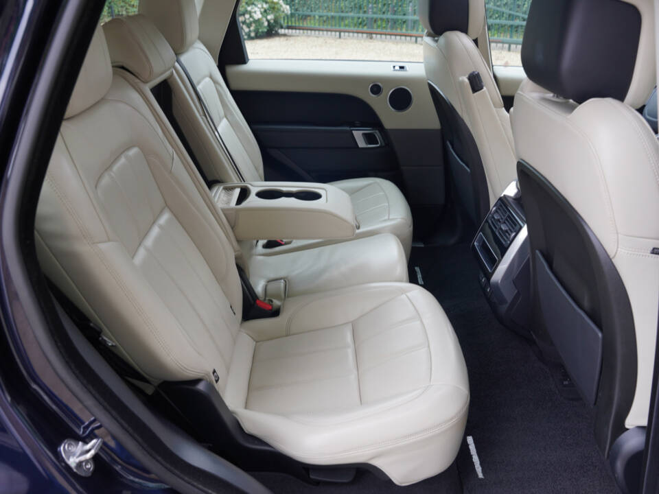 Image 36/50 of Land Rover Range Rover Sport P400e PHEV (2020)
