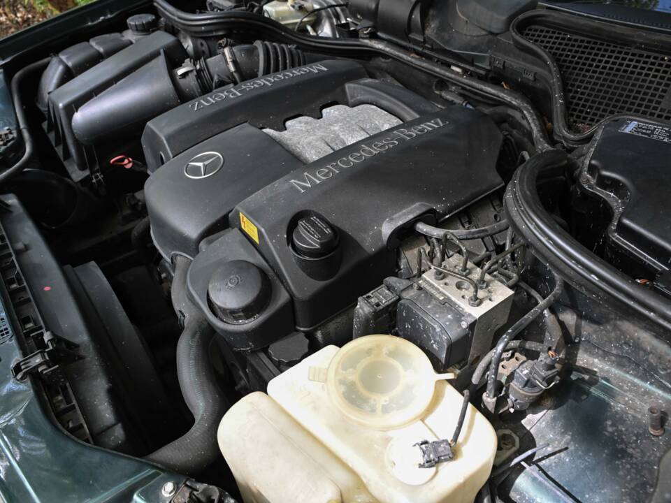 Image 32/50 of Mercedes-Benz E 320 (1998)