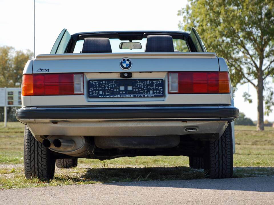 Afbeelding 7/25 van BMW 320i (1990)