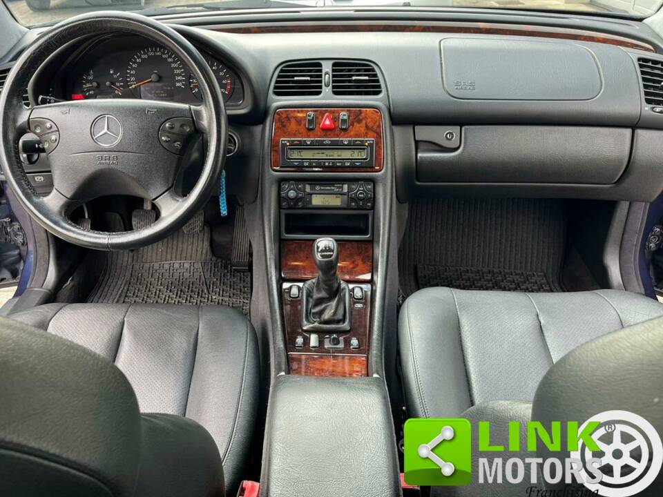 Afbeelding 4/10 van Mercedes-Benz CLK 200 Kompressor (2000)