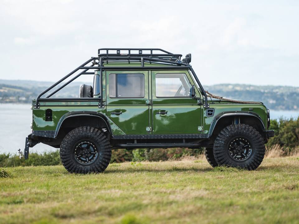 Immagine 2/50 di Land Rover Defender 110 (2005)