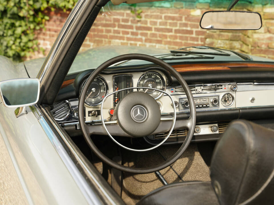 Image 47/50 of Mercedes-Benz 280 SL (1969)