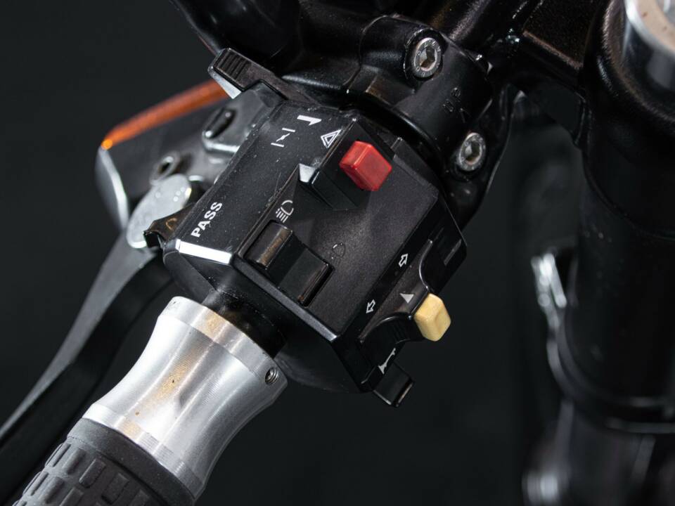Bild 41/50 von Triumph Speed Triple (1995)