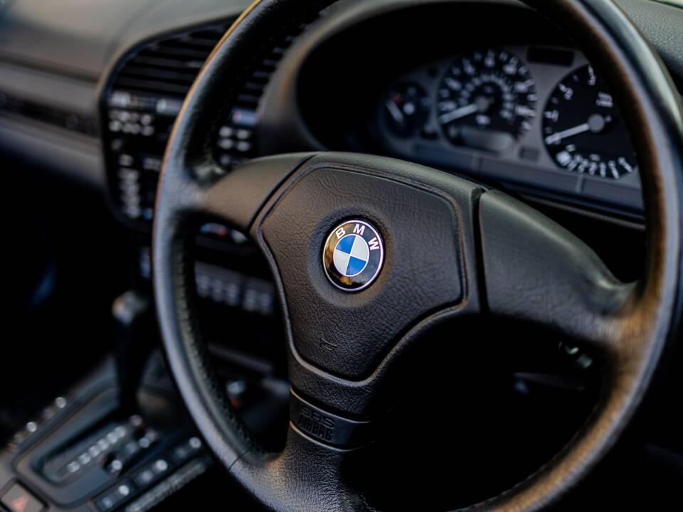 Image 26/49 of BMW 328i (1998)