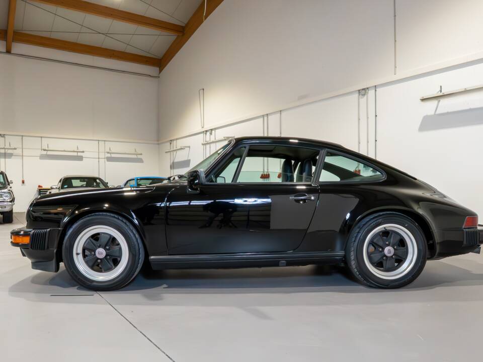 Image 3/38 of Porsche 911 Carrera 3.2 (1986)