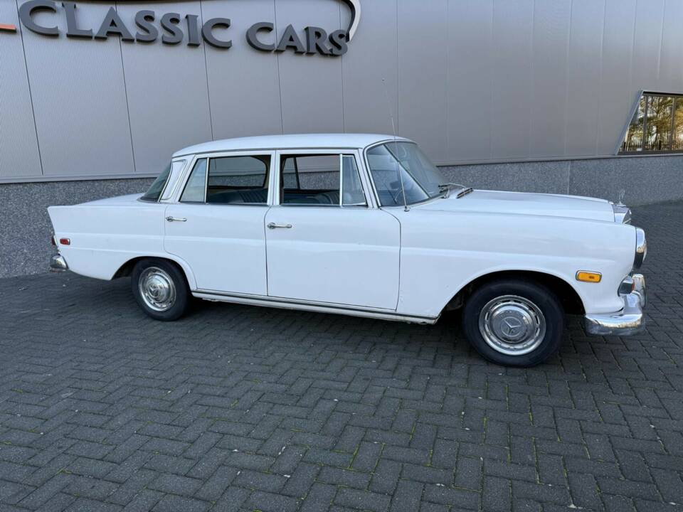 Bild 6/50 von Mercedes-Benz 230 (1968)