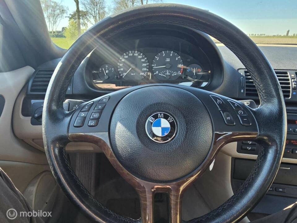 Image 13/38 of BMW 323Ci (2000)