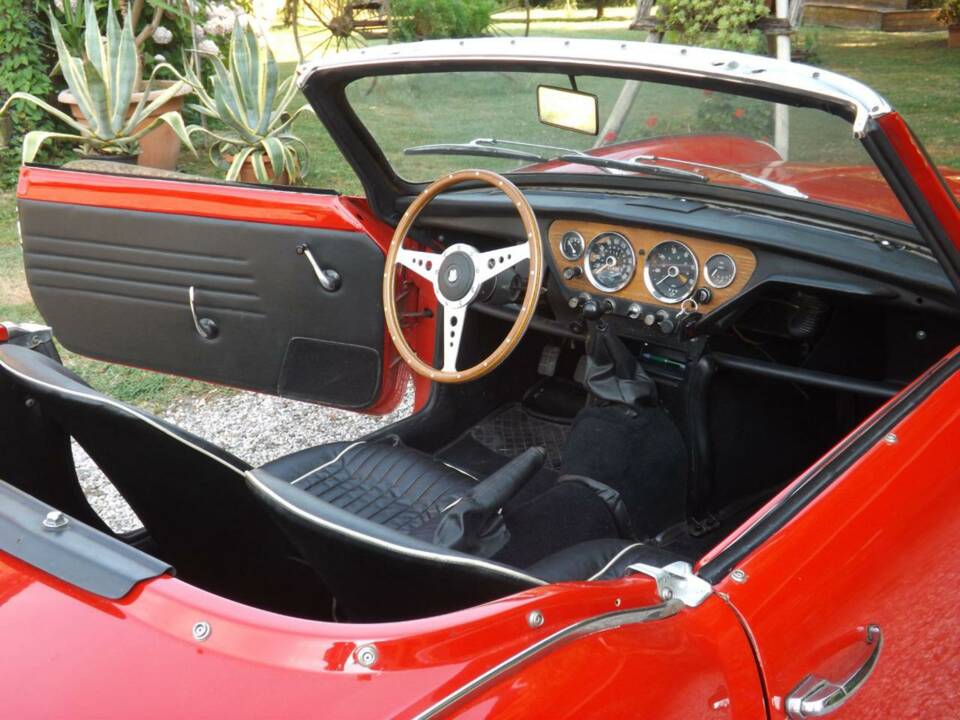 Image 25/50 of Triumph Spitfire Mk III (1968)