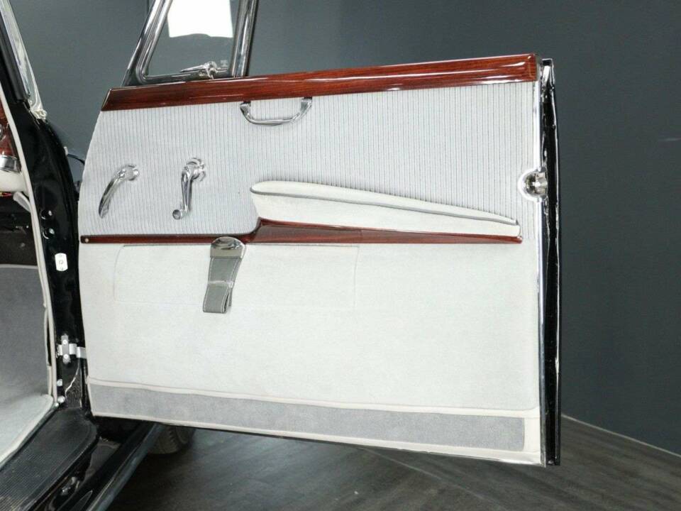 Image 33/50 de Mercedes-Benz 300 d (1958)