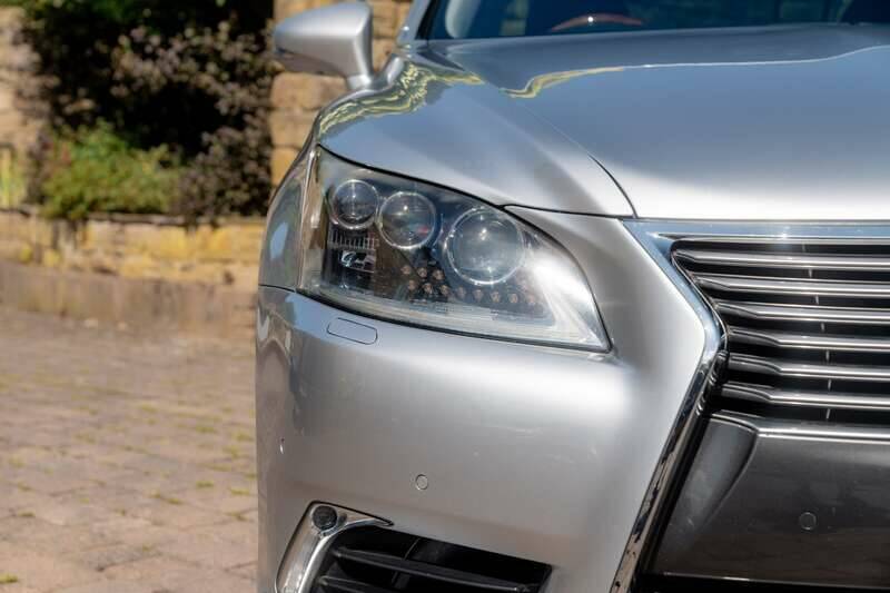 Immagine 50/50 di Lexus LS 600h L (2013)