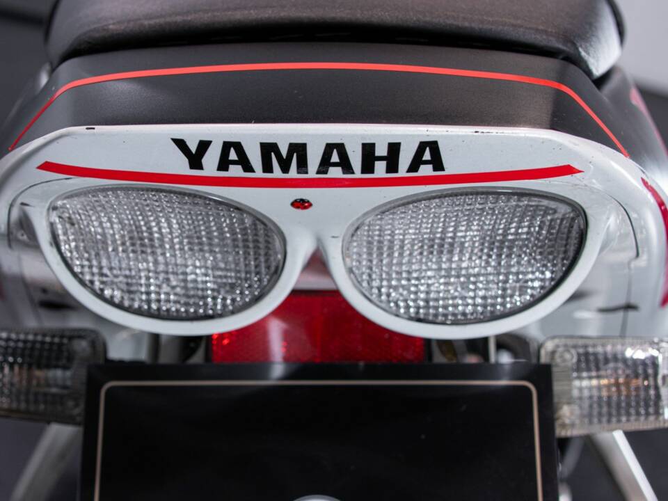 Bild 11/14 von Yamaha DUMMY (2000)