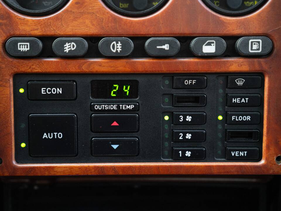 Imagen 41/50 de Lancia Thema 8.32 (1989)