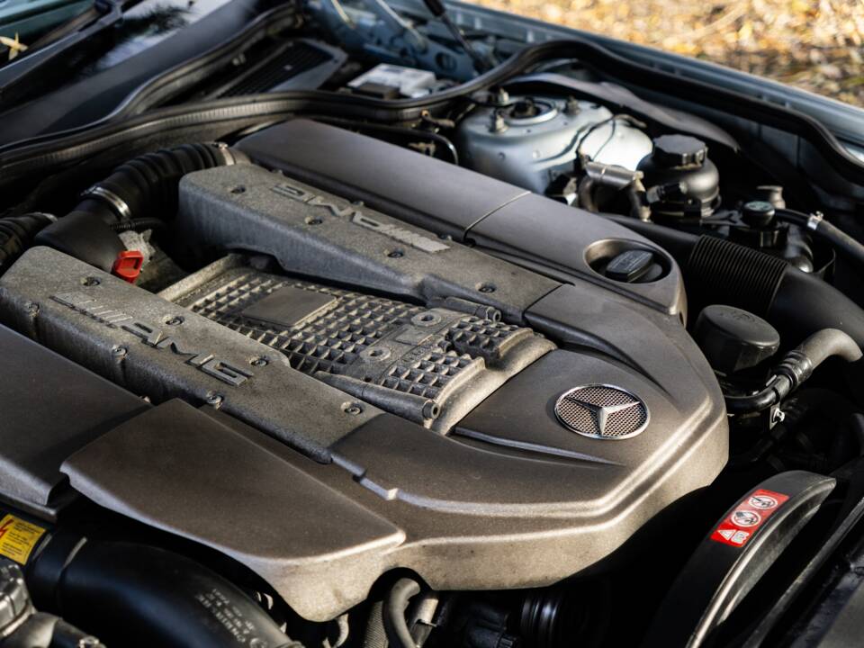 Image 38/45 of Mercedes-Benz SL 55 AMG (2004)
