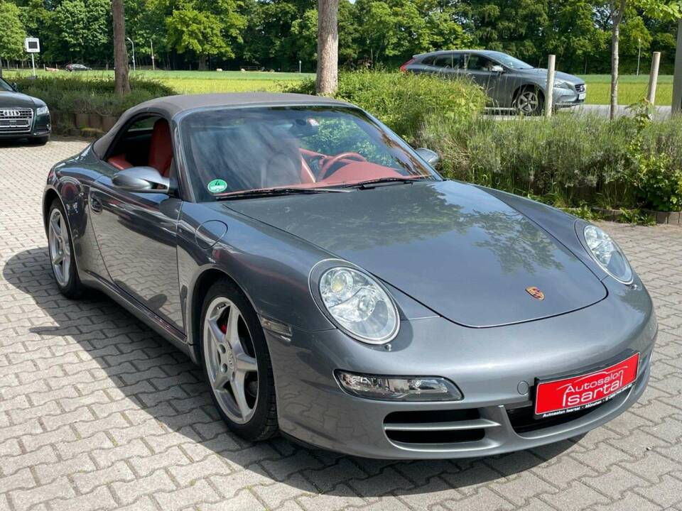 Image 4/16 of Porsche 911 Carrera S (2005)