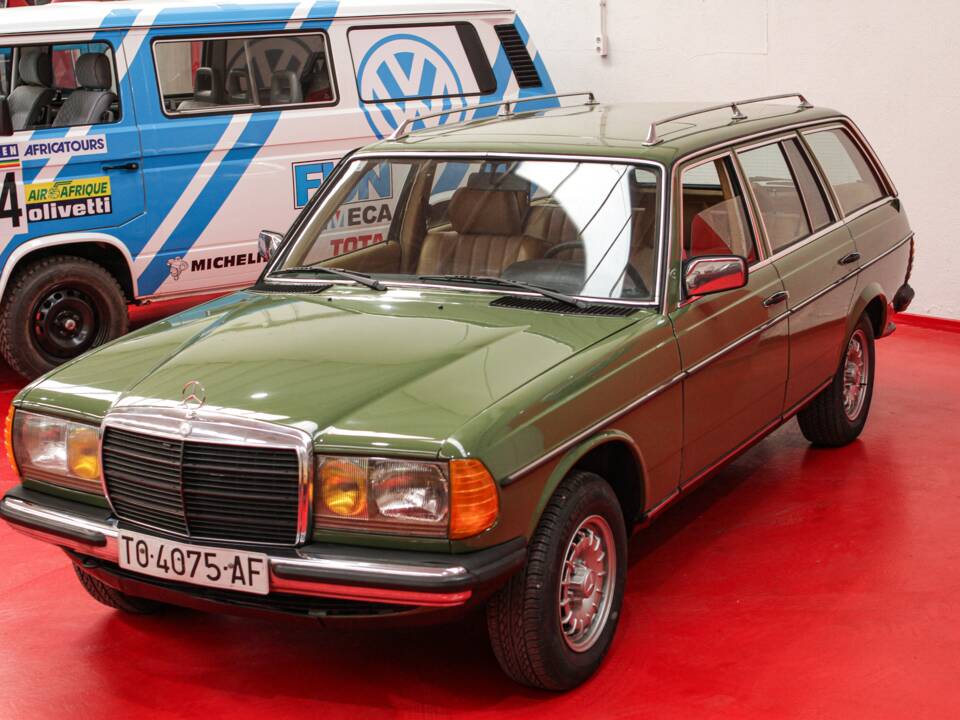 Bild 3/54 von Mercedes-Benz 250 T (1979)