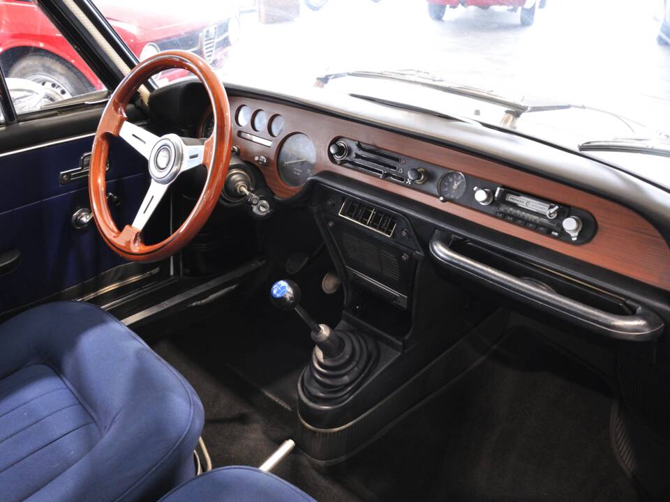 Image 24/32 of Lancia Fulvia 1.3 S (1973)