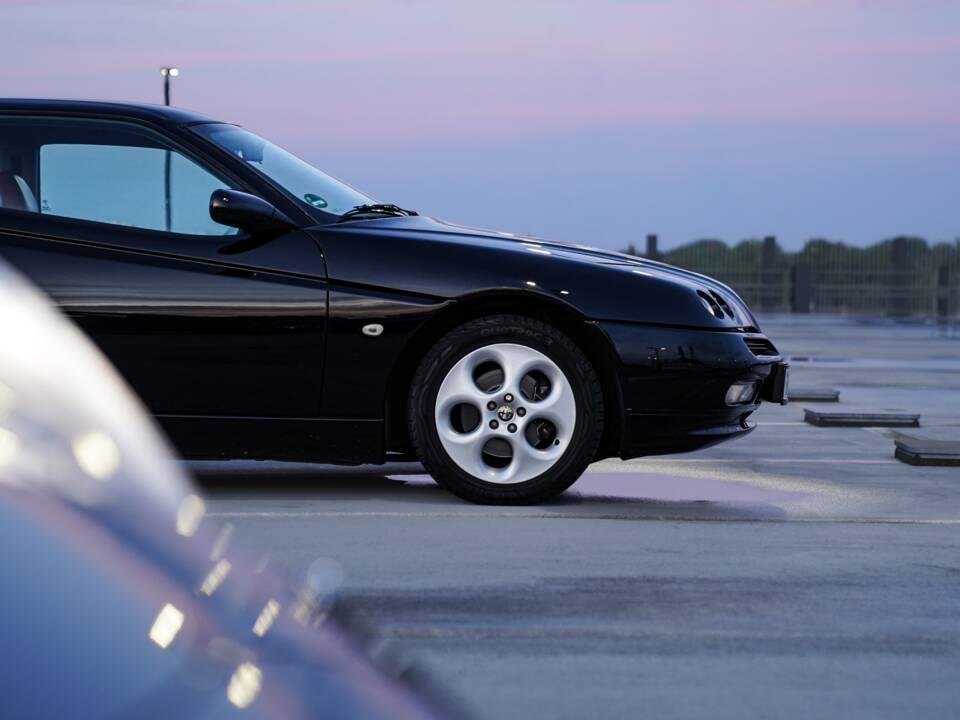 Imagen 38/90 de Alfa Romeo GTV 2.0 Twin Spark (1998)