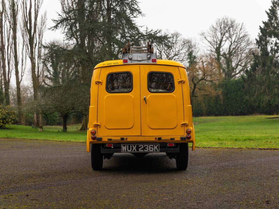 Image 22/50 of Morris Minor Van (1971)