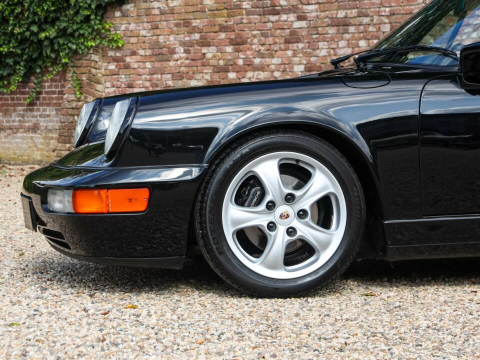 Image 28/50 de Porsche 911 Carrera 2 (1991)