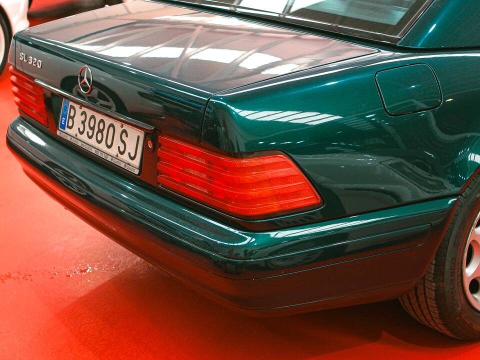 Image 34/50 of Mercedes-Benz SL 320 (1995)