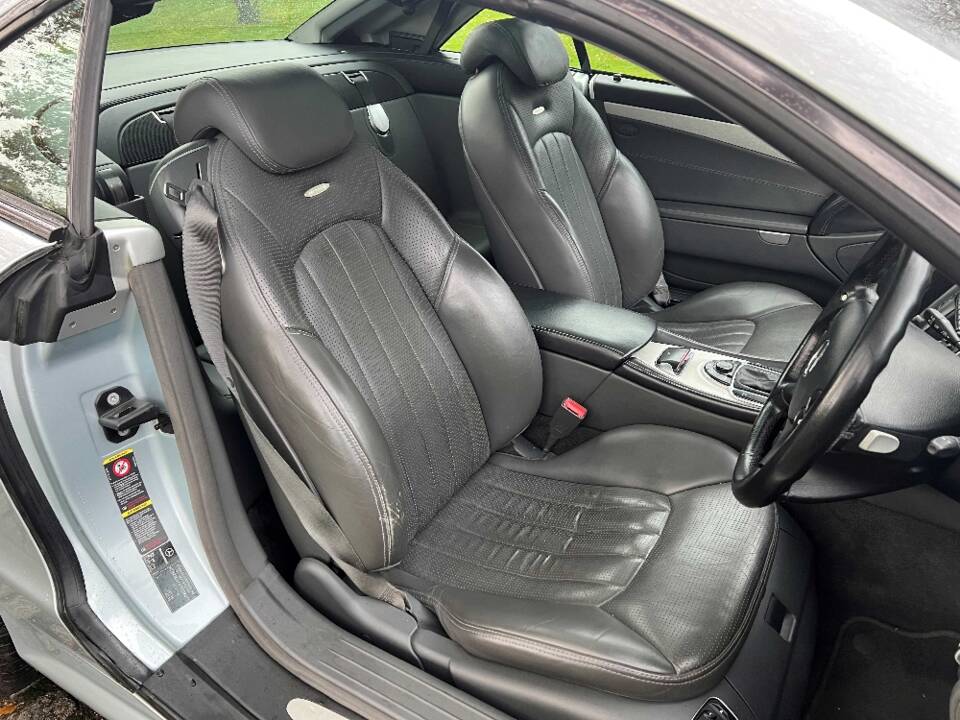 Imagen 23/30 de Mercedes-Benz SL 55 AMG (2003)