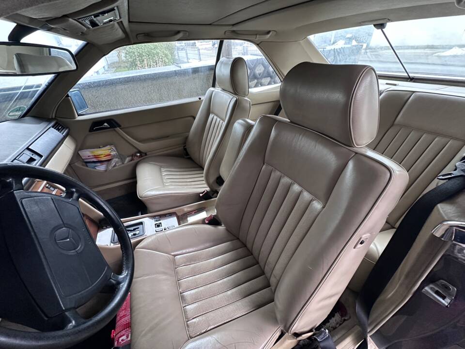 Immagine 12/12 di Mercedes-Benz 300 CE (1988)