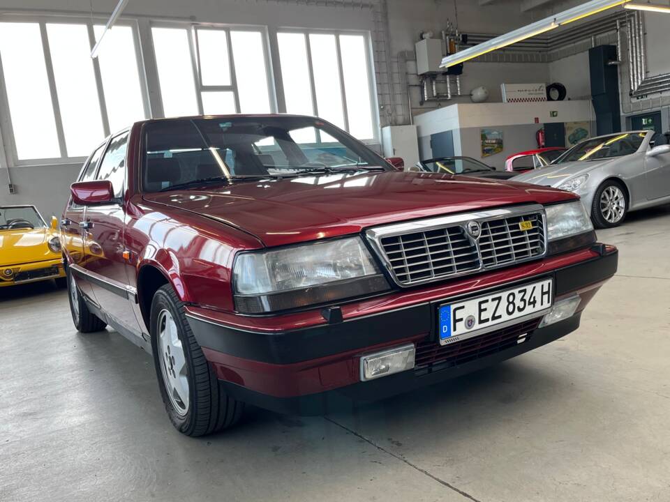 Image 27/47 of Lancia Thema 8.32 (1989)