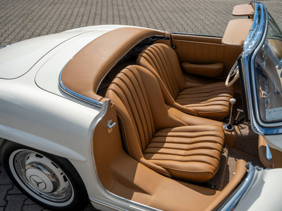 Immagine 25/38 di Mercedes-Benz 300 SL Roadster (1961)
