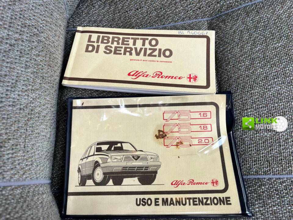 Imagen 10/10 de Alfa Romeo 75 1.6 (1988)