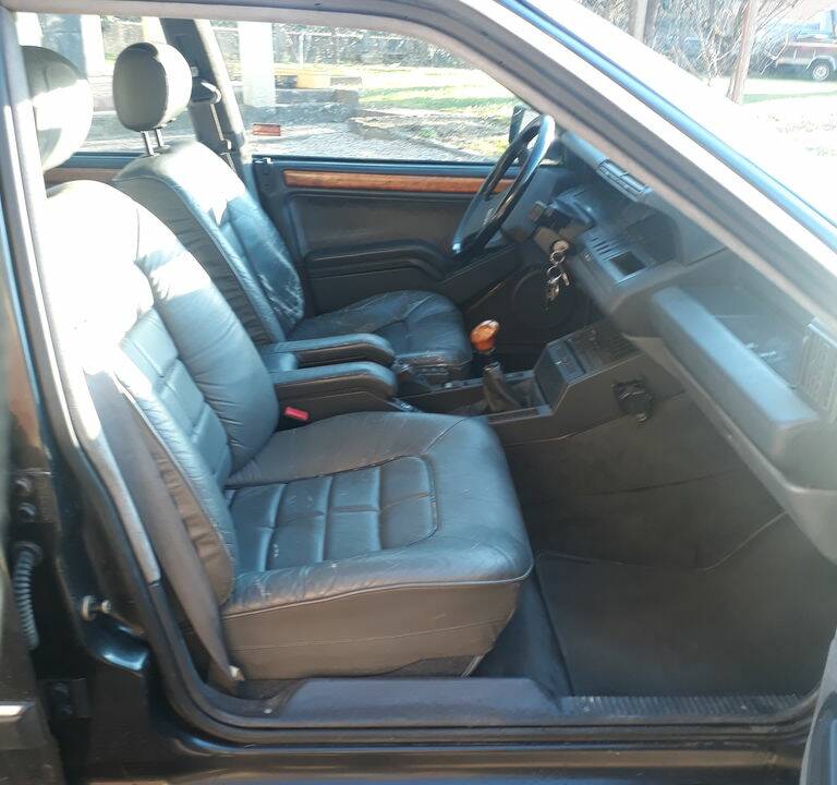 Bild 6/8 von Renault R 25 2.2 (1991)