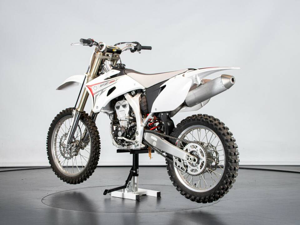 Image 2/50 de Yamaha DUMMY (2008)