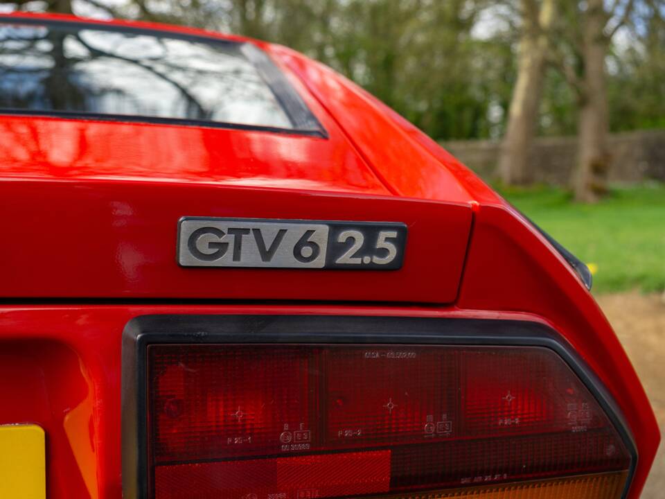 Image 22/25 of Alfa Romeo GTV 6 2.5 (1984)