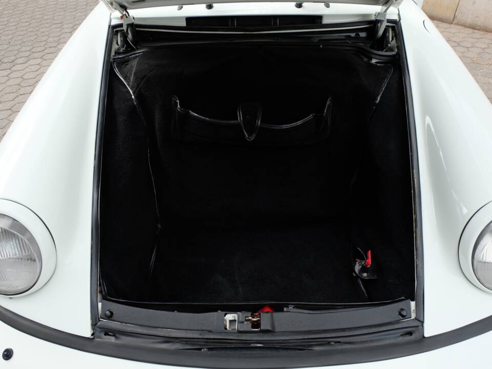 Image 54/60 de Porsche 911 Carrera 2 (1991)