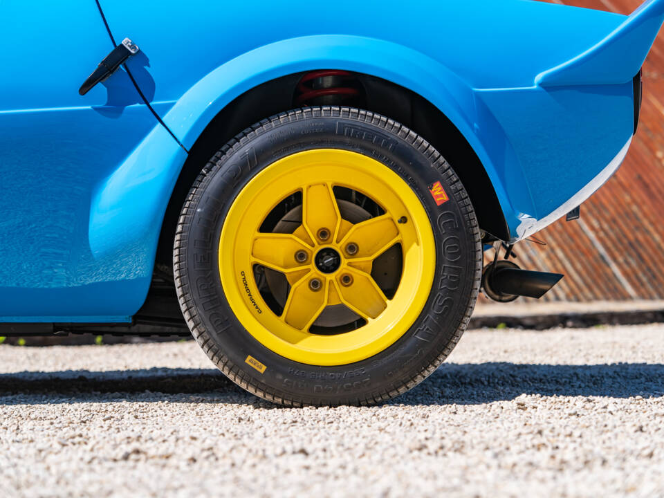 Image 44/46 of Lancia Stratos HF Stradale (1975)