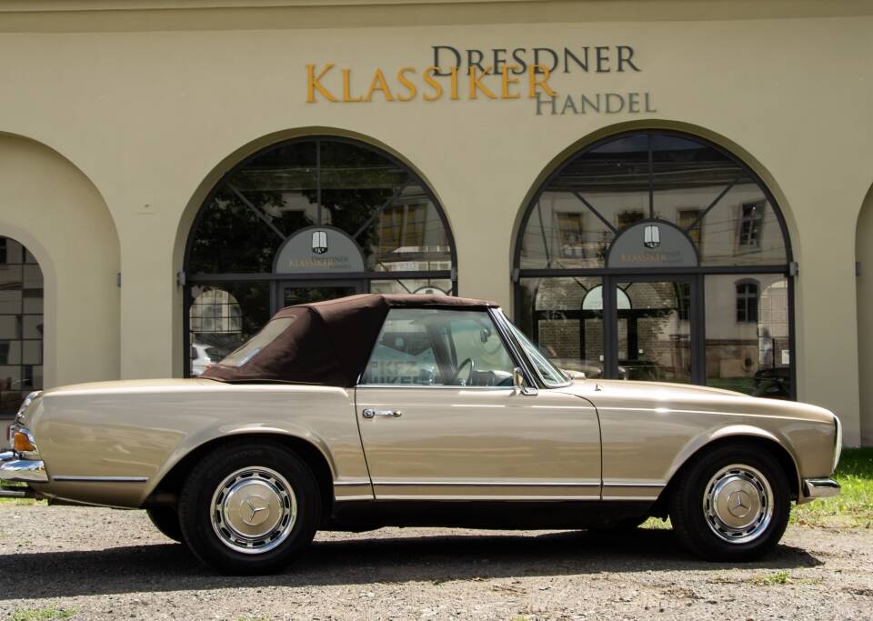 Image 32/56 de Mercedes-Benz 280 SL (1970)