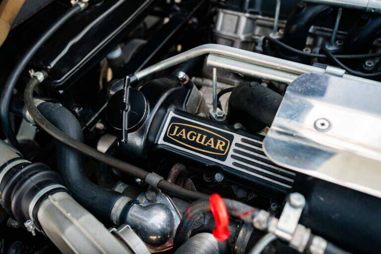 Image 25/48 of Jaguar E-Type V12 (1974)