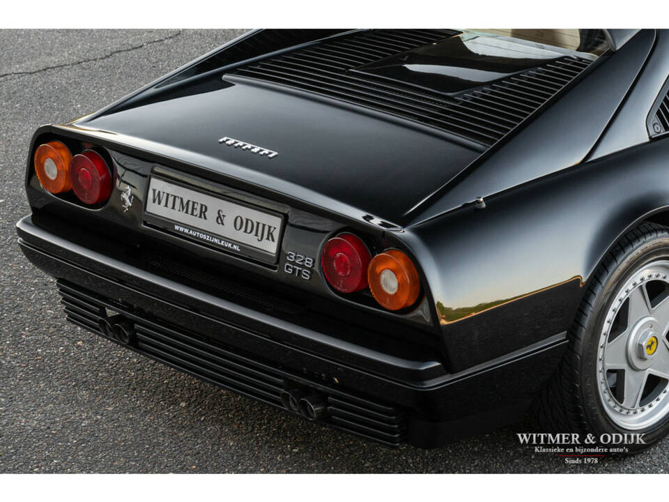 Image 25/41 de Ferrari 328 GTS (1989)