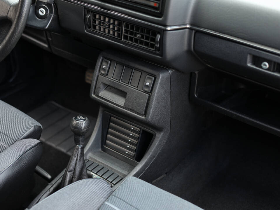 Image 69/92 de Volkswagen Golf Mk II GTD 1.6 (1991)